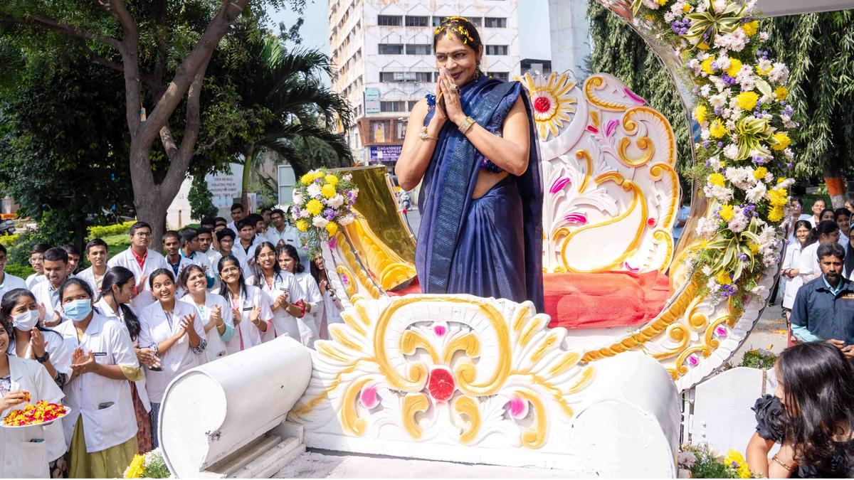 Chariot farewell for principal of Osmania Medical College in Hyderabad The Hindu